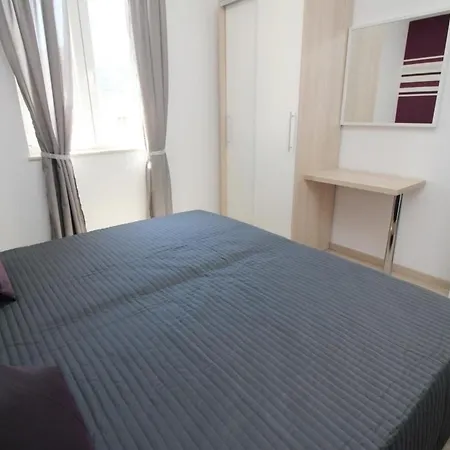 Wunderschoene In Mit Eigenem Balkon Apartman