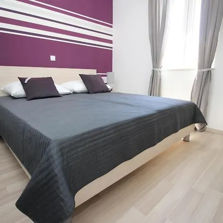 Wunderschoene In Mit Eigenem Balkon Apartman
