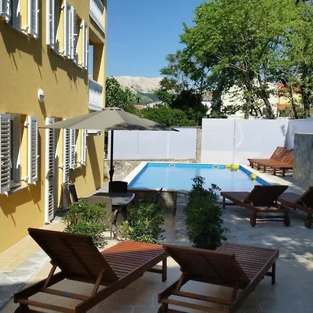 Wunderschoene In Mit Eigenem Balkon Apartman *