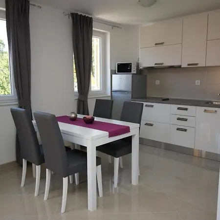 Wunderschoene In Mit Eigenem Balkon * Baska (Krk)