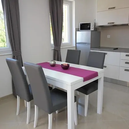 Apartment Wunderschoene In Mit Eigenem Balkon *